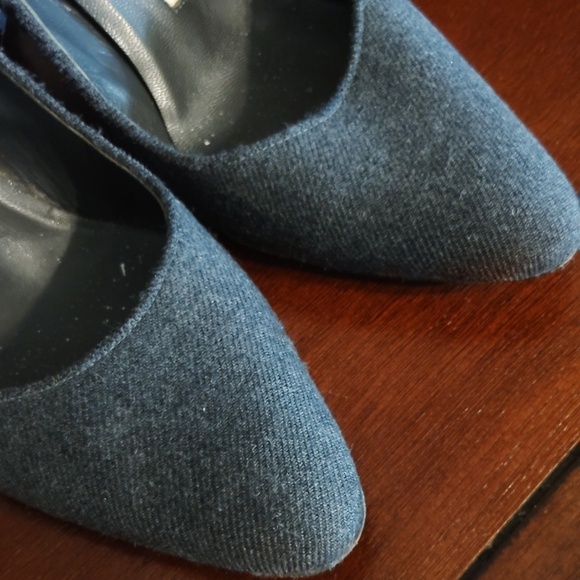 Manolo Blahnik Block Heel Ladies Shoes - Picture 9 of 16